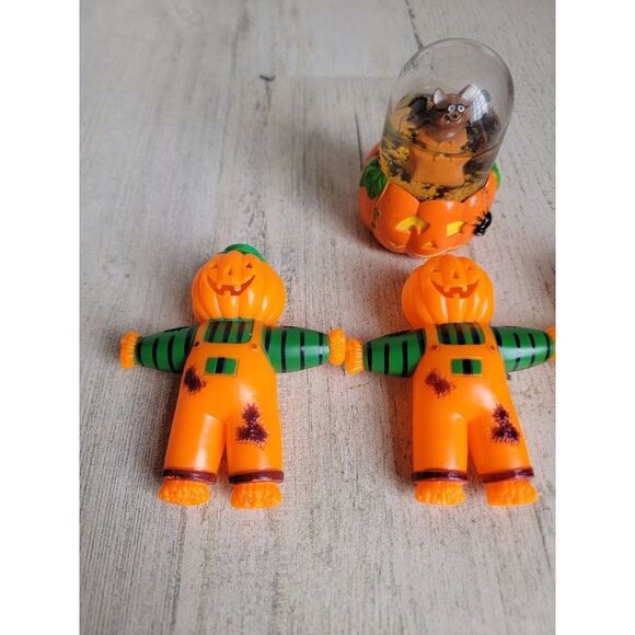 Halloween mini snowglobe pumpkin scarecrow figure set - Picture 2 of 9